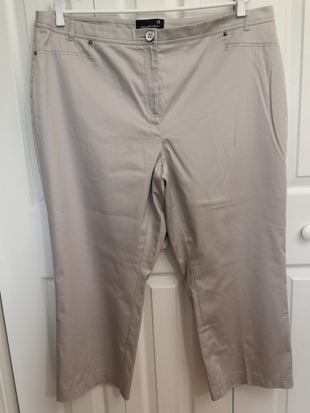 Laura Plus 14+ Capri Pants — Size 18